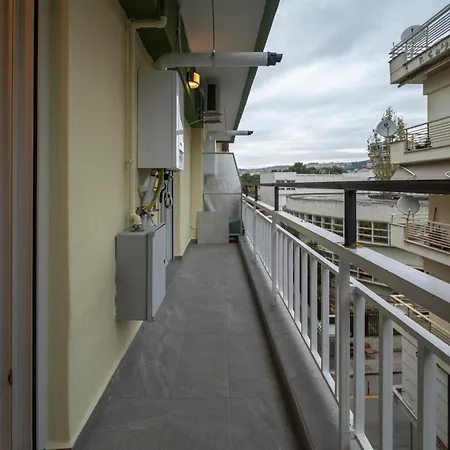 P Deluxe 9 * Selanik